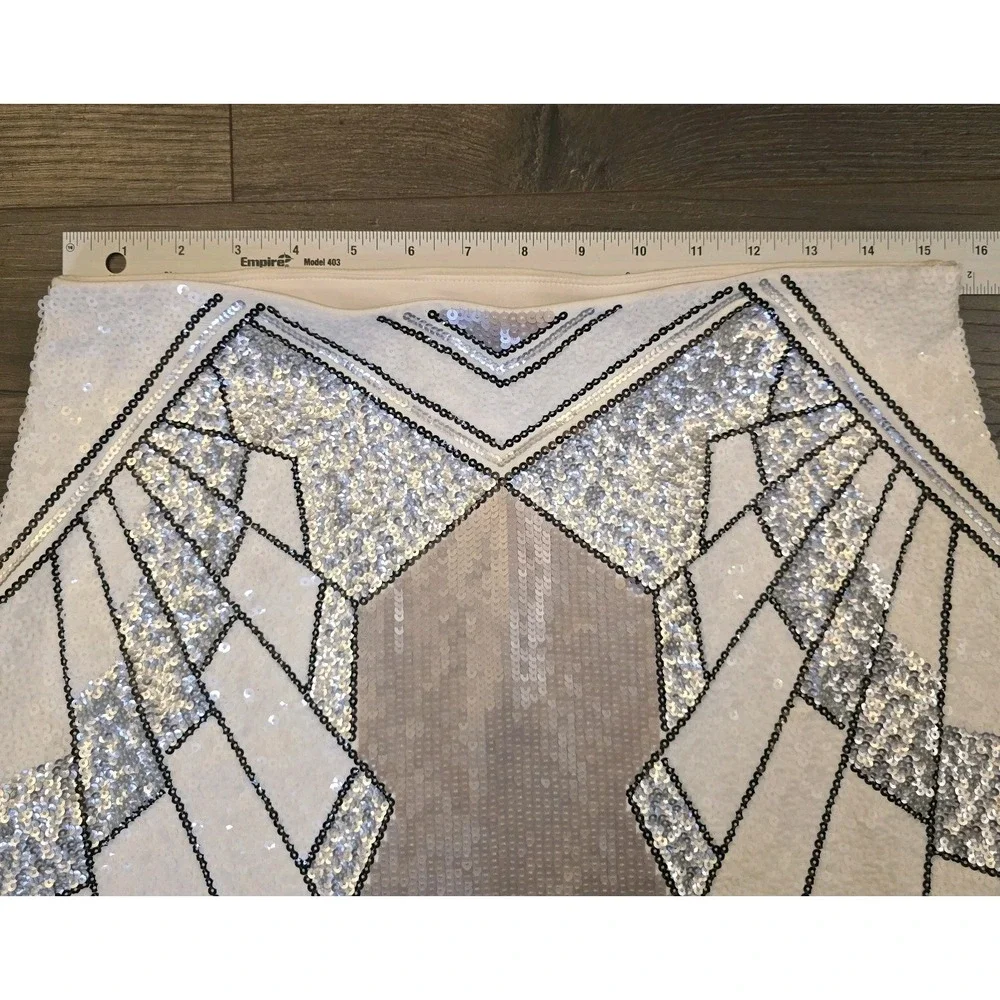 Express Skirt Womens Medium White, Black,‎ and Silver Sequin Design NWT Bodycon